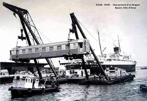 ORAN - PORT - CHARGEMENT D'UN WAGON ET LE VILLE D'ORAN